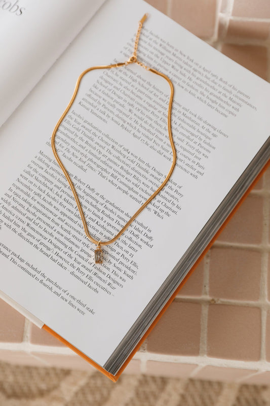 Collar Grabados De Mina Chapado En Oro 18K Claro