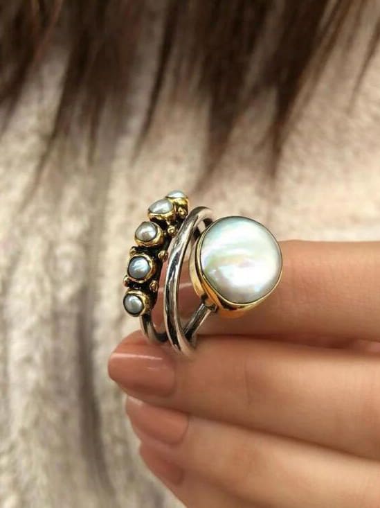 Anillo de apertura con incrustaciones de perlas